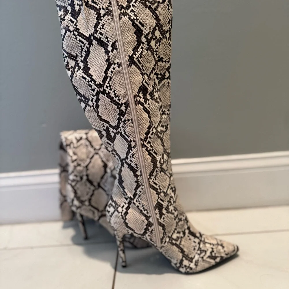 Snakeskin Pattern Knee-High Women's Boots - Picture 2 of 4